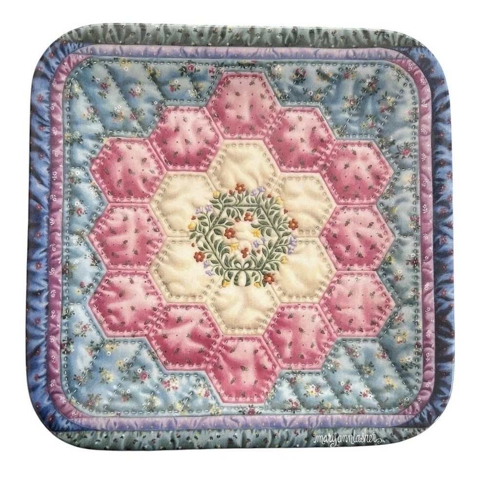 Bradford Exchange Cherished Traditions Grandmother's Flower Garden Quilt Plate‎